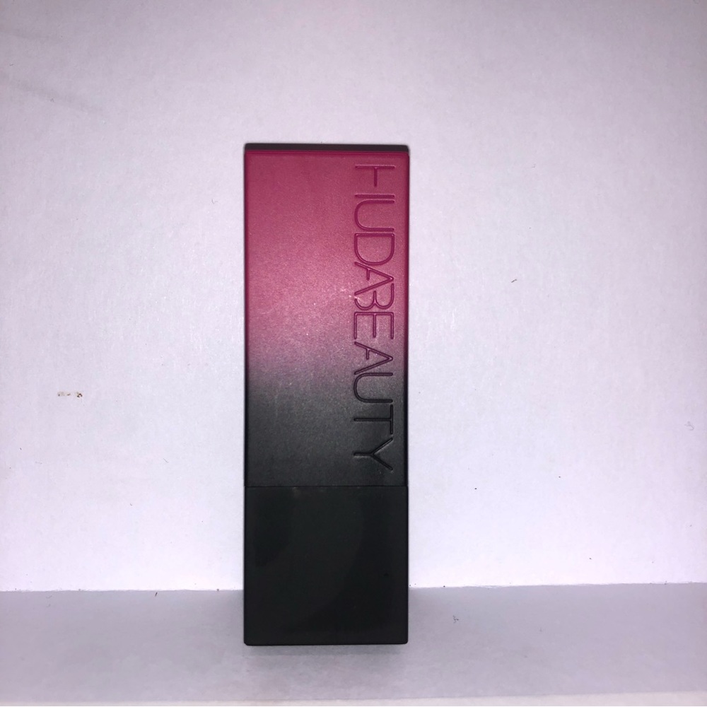 HUDA beauty power bullet: bachelorette